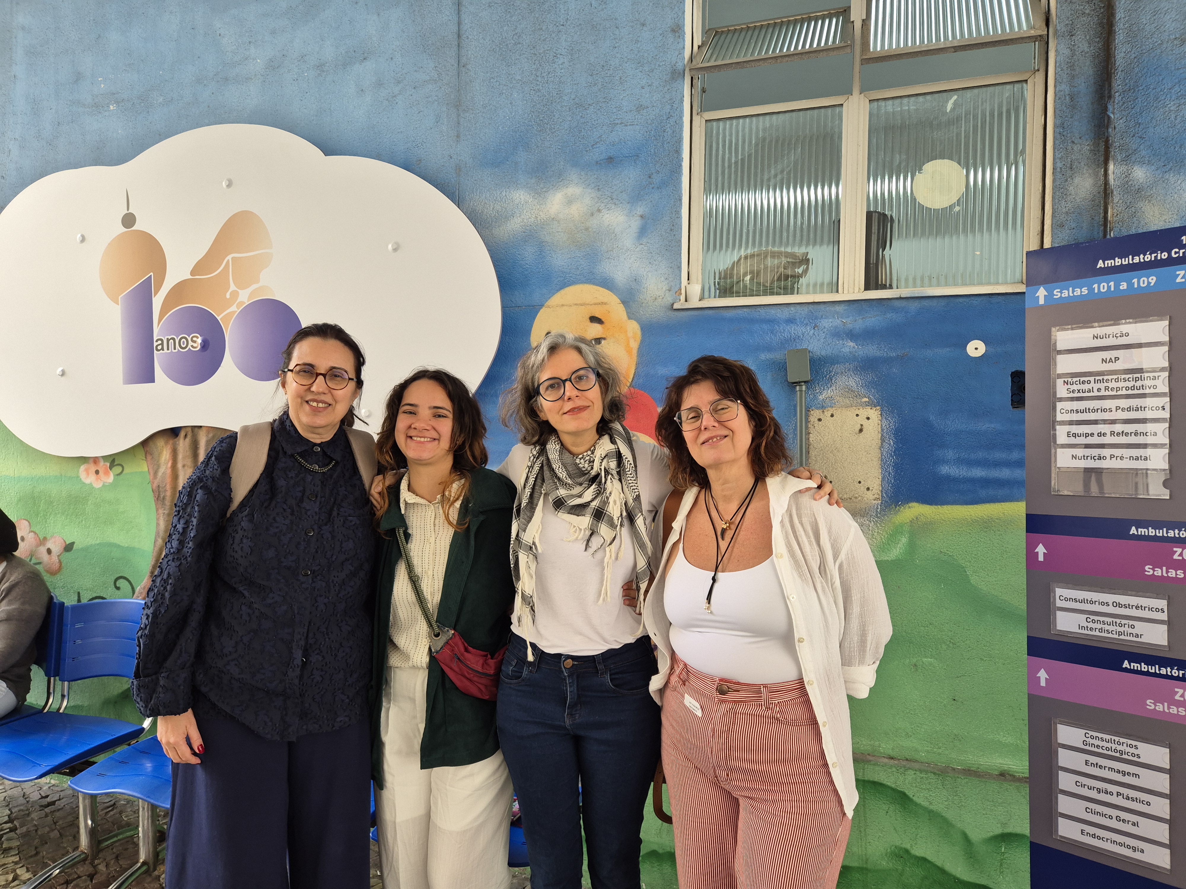 parte da equipe do OJC&T com a organizadora do evento no IFF e a cientista social, Marta Gomes.